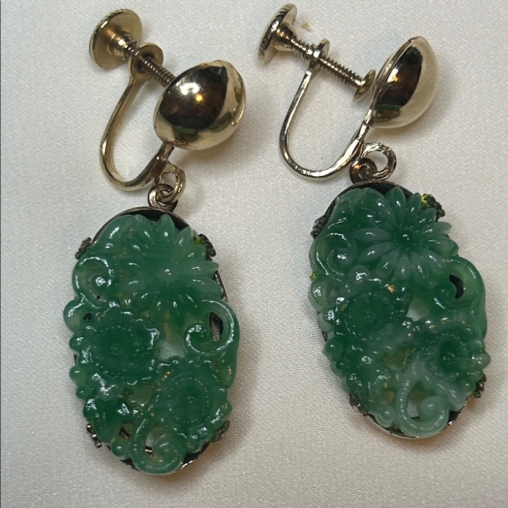 Vintage Green Floral Clip-On Earrings - faux jade